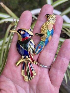 Vintage Brooch Lot Od Two Birds Enamel Kingfisher Rhinestone Parrot 90s